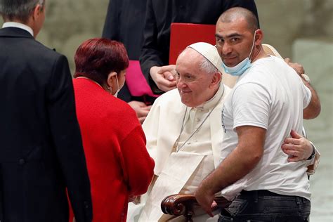 pope francis said that the doctor told him not to walk my leg is not good cvvnews