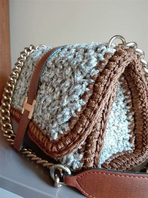 A Crocheted Purse Sitting On Top Of A Table