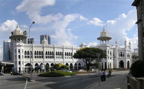 The first kuala lumpur railway station, nicknamed resident station due to its proximity to the residence of the british resident, was completed and located opposite to the selangor club towards the west. Kuala Lumpur railway station - Wikiwand