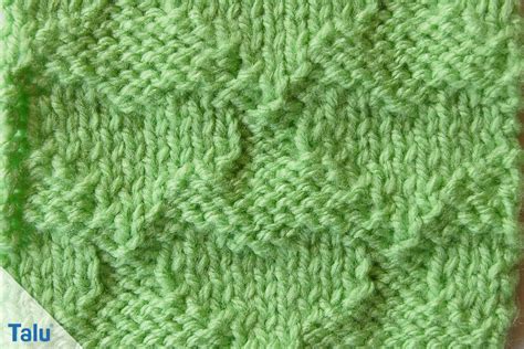 With knitting needles or crochet hook. Herzmuster stricken - Strickanleitung für Herzchen - Talu ...
