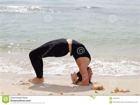 Perform sirsasana against a wall. Setu Bandha Sirsasana Yoga Pose Stock Photo Stock Image - Image of shore, body: 42559187