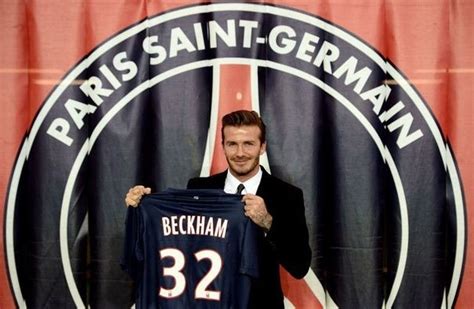 Le maillot de David Beckham, floqué du N.32, en vente dans la boutique