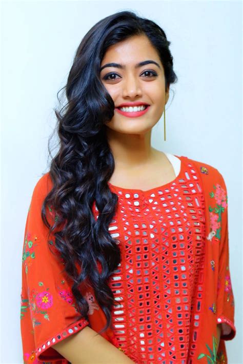 People around me should always be smiling. Rashmika Mandanna HD Wallpapers and Images 40+