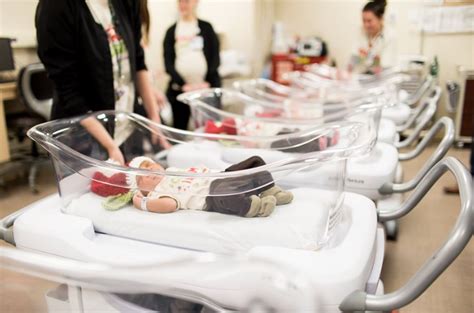 Bayi Yang Baru Lahir Di Rumah Sakit Ini Di Dandani Ala Baby Yoda