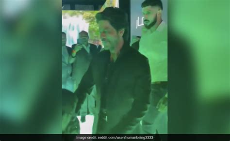 Shah Rukh Khan Gets Trolled On Social Media After A Female Fan Forcibly Kissed Him Daily News