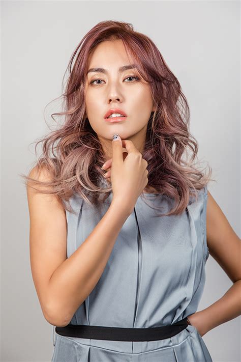 We did not find results for: 巴黎欧莱雅沙龙专属发布2018 SS发型潮流——巴黎绘色-春夏新风_最热新品_美容频道_VOGUE时尚网