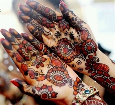 It rejuvenates your hair quality. 9 Modern and Attractive Red Cone Mehndi Designs | Styles ...