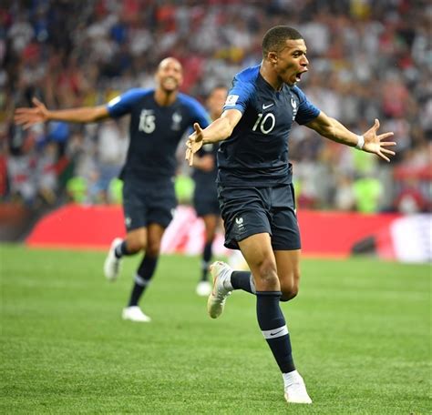 france beat croatia to become world cup champion