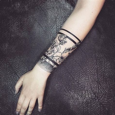 Elegant Floral Armband Tattoo
