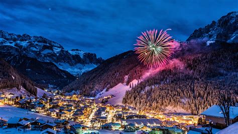 Part of the puez group, the cir summits, and even parts of the legendary sella and sassolungo group surround dolomites val gardena. Selva Val Gardena - Dolomites | Italy