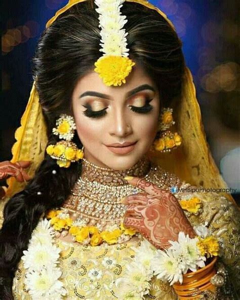 pin by rajiyashekh400 on stylish dulhan dp pakistani bridal makeup wedding flower jewelry