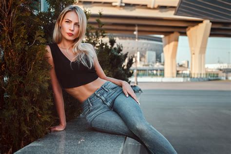 Manual Resize Of Wallpaper Look The City Model Portrait Jeans
