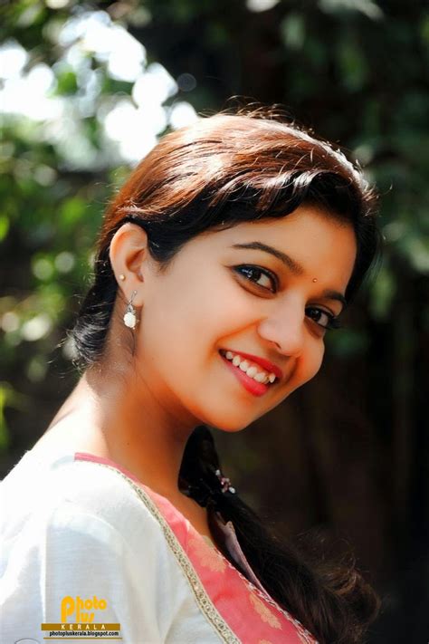 Cute Homely Kerala Actress Swathis Large Size Photos Closeup And Full Size