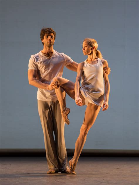 Palermo'da doğan abbagnato, 4 yaşında dans etmeye başladı ve 12 yaşında marika bresobrasova dans okuluna kaydolmak için. Eleonora Abbagnato Yasuko-Kageyama_LAC stagione 2017-2018 ...
