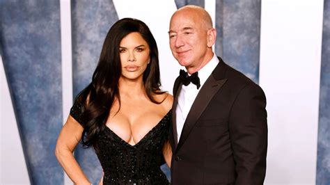 Shirtless Jeff Bezos Turns Up The Heat In Fiancée Lauren Sánchezs Photo From Luxe Yacht Hello