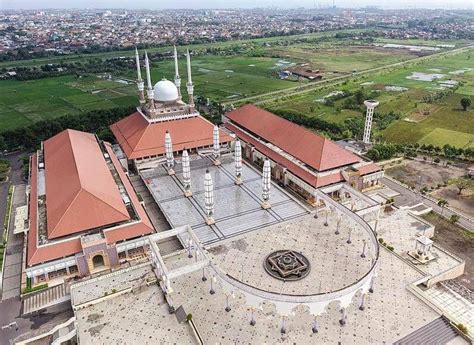 Kota yang memiliki obyek wisata yang tak kalah indah dengan destinasi wisata kota lain ini akan menawarkan anda destinasi wisata alam dan budaya. Masjid Agung Jawa Tengah - Wisata Religi di Kota Semarang ...