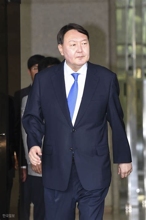 대검에서 열린 주말 결혼식은 인산인해의 하객들이 몰려들어. 윤석열 "대한민국 주적은 북한, 박형철 청와대 비서관과 친분"