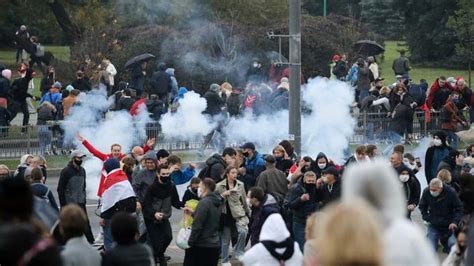 En biélorussie, les manifestations et la répression se poursuivent. Biélorussie : arrestations et répression brutale d'une ...