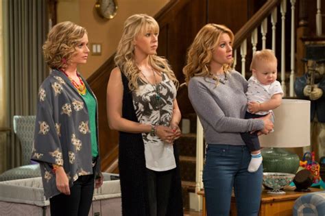 it s almost fuller house time new pics of dj stephanie and the gang reel life with jane