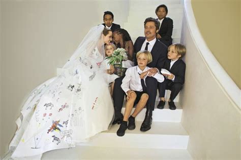 Angelina Jolie And Brad Pitts Wedding Photos Yahoo