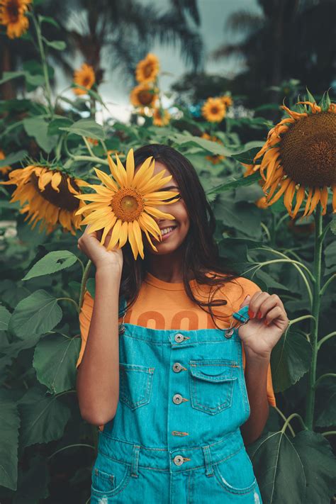 Sunflower Girl Wallpaper