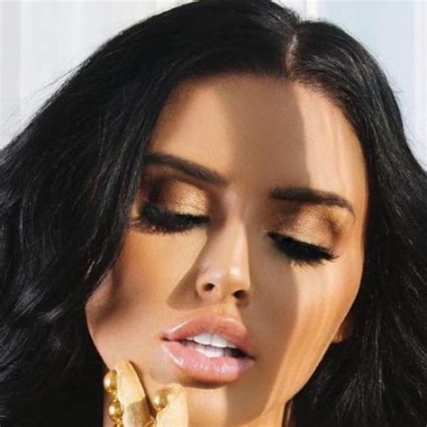 Abigail Ratchford Looks Very Sexy In Photoshoot Arout