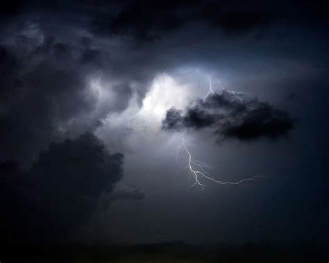Pale aesthetic lightning image by sonny. glowicidal: dark pale//glow | Nature, Sky, Storm