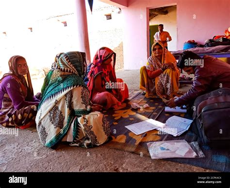 Adult Volunteer And India Hi Res Stock Photography And Images Alamy