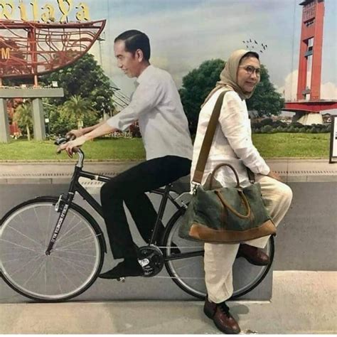 Viral Foto Membonceng Jokowi Naik Sepeda Ini Kata Ratna Sarumpaet