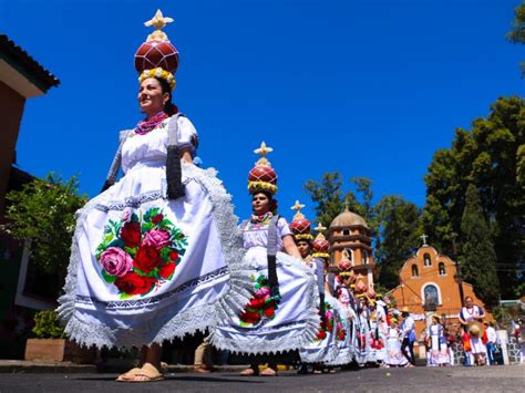 Ritual Y Desfile De Aguadoras Llena De Tradición Y Color Las Calles De