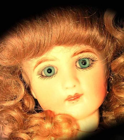 Top Haunted Dolls In The World Poup Es Effrayantes Paranormal Effrayant