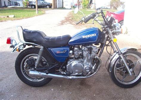 The category is sport touring. 1986 Suzuki GS 550 L - Moto.ZombDrive.COM