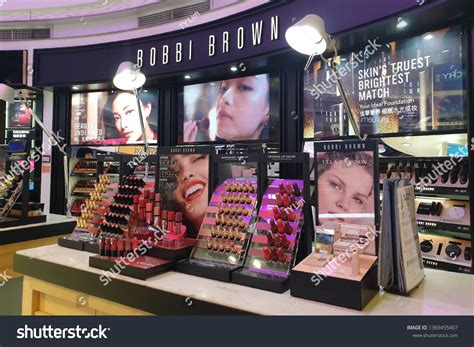 Bobbi Brown Professional Cosmetics Images Stock Photos Vectors Shutterstock
