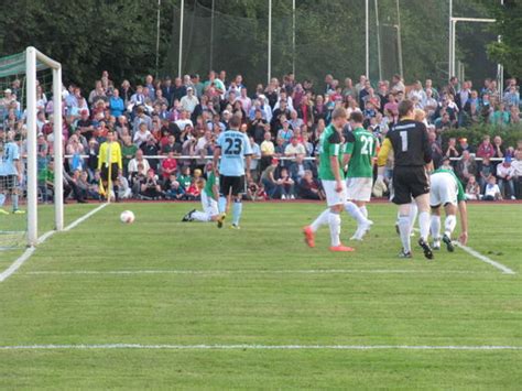 Vind fantastische aanbiedingen voor van der vaart trikot. Rafael van der Vaart beim SC Schwarzenbek - Foto im ...