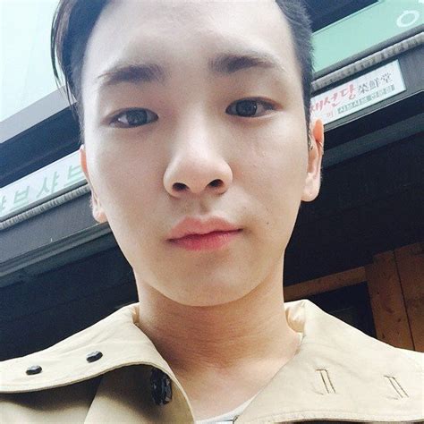 Shinee S Key Takes A Fresh Faced Selca For Instagram Koreaboo