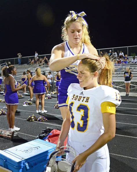Girl Is Pioneer At Quarterback For Florida High School The New York Times
