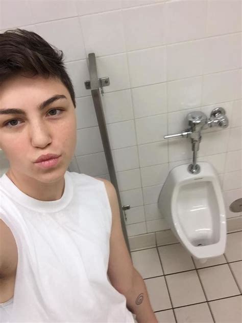 This Trans Teens Honest Bathroom Rating Is Going Viral