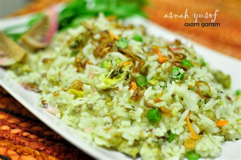 Nasi goreng kerabu yang berbau harum ini begitu sinonim dengan negara thailand atau negeri melaka. Asam Garam: NASI GORENG KERABU