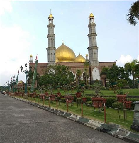 Masjid Dian Al Mahri Kubah Emas Meruyung Kota Depok Jawa Indonesia