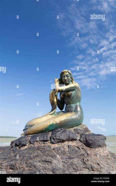 Golden Mermaid Statue At Samila Beach Hi Res Stock Photography And