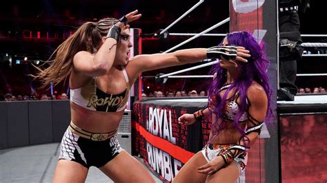Ronda Rousey Y Sasha Banks Disputan El T Tulo Femenil De Raw Royal