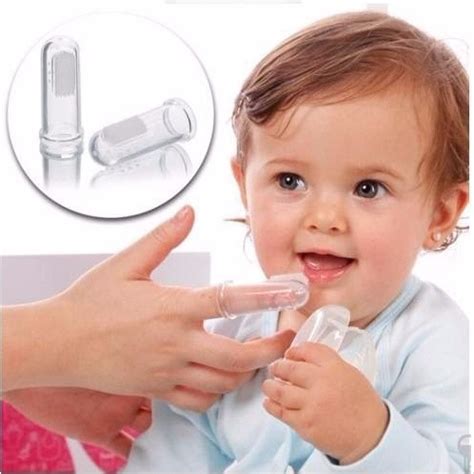 If your baby is having breast milk and is otherwise normal then there is absolutely to clean the tongue. Escova Dental Dedeira De Silicone Para Bebê - 2 Unidades ...