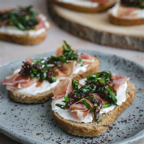 Prosciutto Crostini With Goat Cheese And Caramelized Onions Yummy Addiction