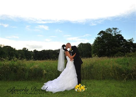 Download the perfect raw wedding photos pictures. Top O' The Ledges Picnic Area, Hinckley Reservation, Hinckley, OH beverlydavidphoto.com ...