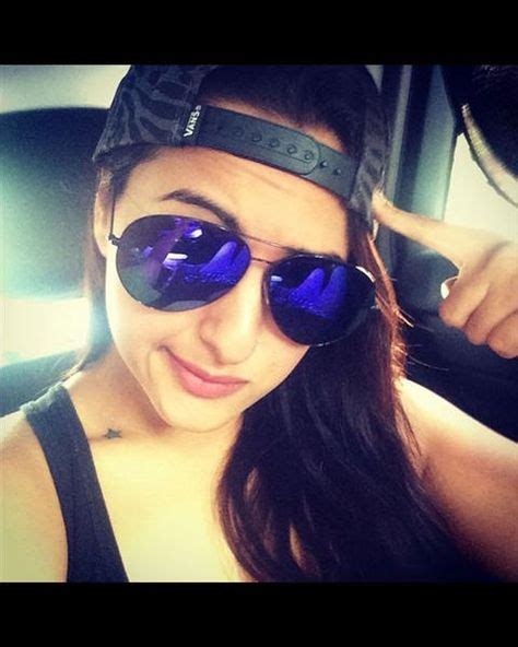 20 Sonakshis Selfie Moments You Dont Want To Miss Ideas Sonakshi Sinha Selfie Celebrity