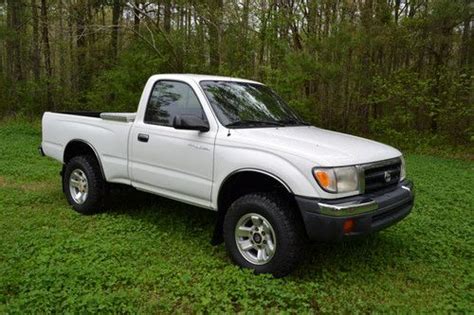 Find Used 2000 Toyota Tacoma 4cyl 5speed 4x4 Regulare Cab Very Clean
