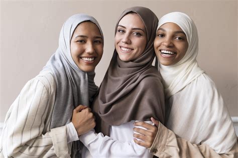 Cara Memilih Warna Jilbab yang Cocok untuk Berbagai Jenis Skin Tone dan