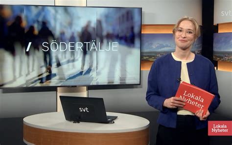 Sara Testar Att Vara Nyhetsuppläsare På Praktiken På Svt Kaggeholms