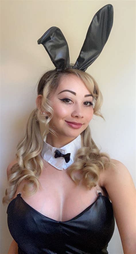 my first bunny girl senpai cosplay stream 🐰💕 r twitchgw