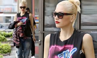 Gwen Stefani Flashes Glimpse Of Lacy Black Bra While In Mtv Tank Top